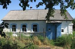 Дом с участком земли в Крюковке