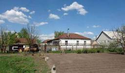 В черте Воронежа продаётся частный дом с хозпостройками
