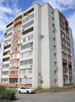 Продаётся четырёхкомнатная двухуровневая квартира в Волгограде