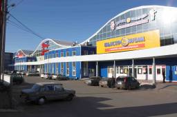Томск: торговый центр «Волна» — 12000 м², парковка