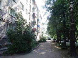 Продаётся двухкомнатная квартира по улице Урицкого в Кимрах (центр города)
