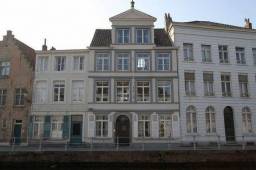 Продажа здания с антикварной мебелью в Брюгге, Бельгия