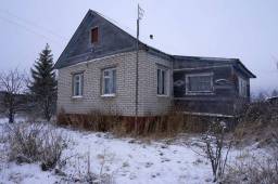 Дом с удобным подъездом на окраине жилой деревни Балакирево, 280 км от МКАД
