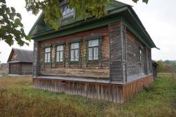 Крепкий бревенчатый дом на фундаменте в Иванцево, рядом с лесом и речкой, 240 км от МКАД