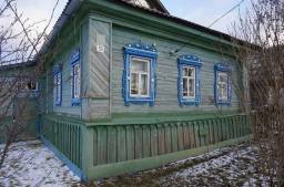 Крепкий бревенчатый дом в жилой деревне Севастьянцево, недалеко от Рыбинского водохранилища, 340 км от МКАД