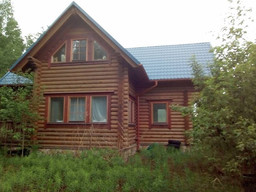 В Выборгском районе дом у озера Красное