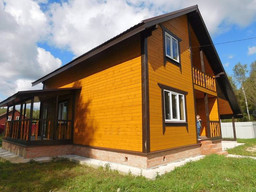 Жилой дом с пристроенным навесом для автомобиля в КП «Усадьба Тишнево-1»