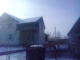 В городке Ключи Алтайского края продам большой двухэтажный дом с встроенным гаражом